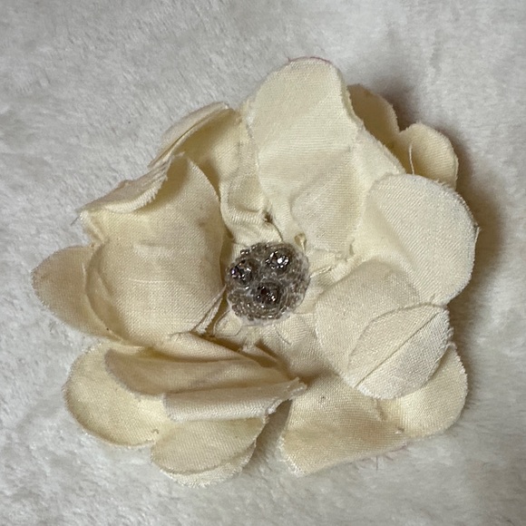 Stella & Dot Cream Fabric Flower Hair Clip/Pin w Crystal & Beaded Cluster Center